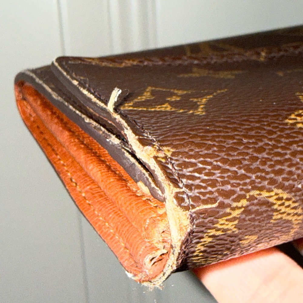 Louis Vuitton Monogram Sarah Wallet - Picture 10 of 11